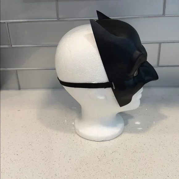 Batman Mask - Picture 2 of 6